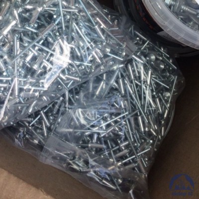 Заклёпка пластиковая нажимная черная 5х6,5 мм с шляпкой купить в Семей