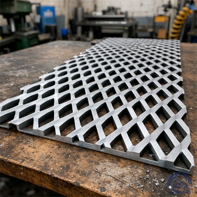 Алюминиевая декоративная просечно-вытяжная сетка 30х139х20 мм купить в Семей